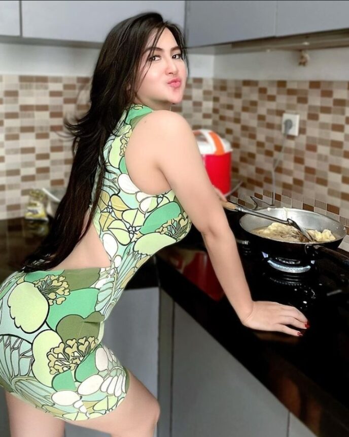 Cekricek.id, berita seleb dan berita artis - Baru Aja Selesai Ramadhan Dianna Dee Starlight Udah Pamer Aurat Aja