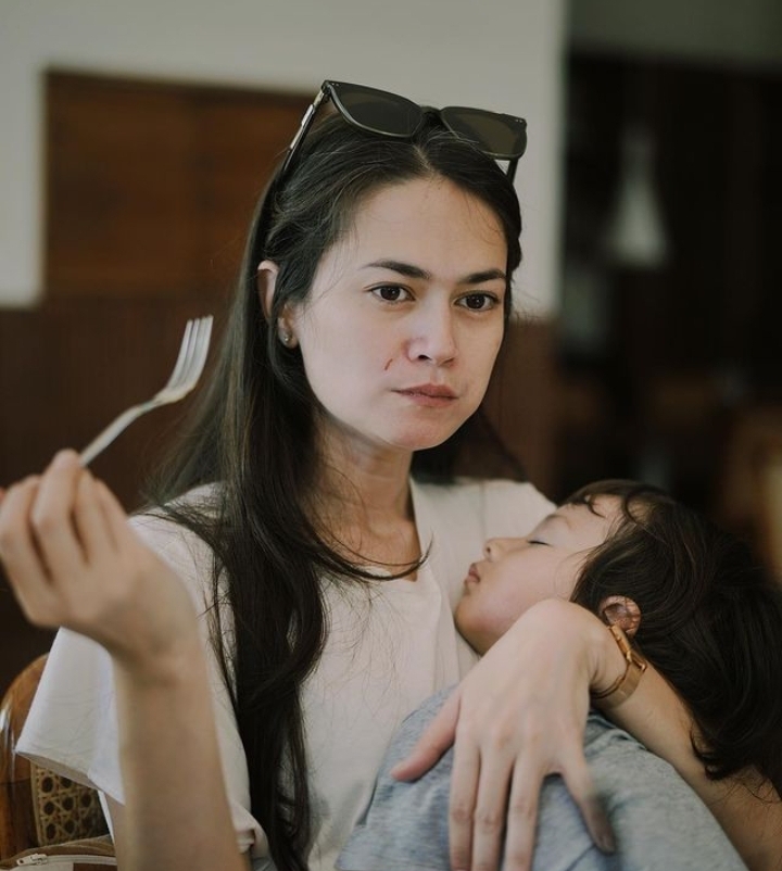 cekricek.id, berita seleb dan berita artis - Ringgo Agus Rahman Cerita Perjuangan Istri Menyapih Anak Kedua: Hidung Sampai Berdarah