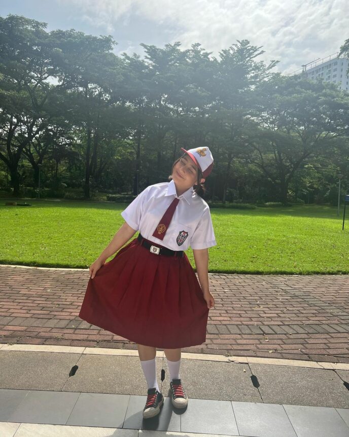Cekricek.id, Berita Seleb dan Berita Artis - Bertubuh Mungil, Ini Potret Prilly Latuconsina dengan Baju SD yang Bikin Netizen Geger