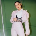 Cekricek.id, Berita Seleb dan Berita Artis – Mahalini menyorot perhatian netizen saat sebuah video konsernya beredar di media sosial. Potongan tayangan tersebut memperlihatkan suasana panggung tempat dia bernyanyi bersama tim iringan musiknya. Namun, saat hendak membawakan sebuah lagu ada tragedi yang membuatnya harus menghentikan lagunya.
