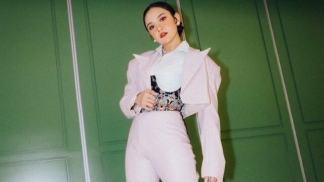Cekricek.id, Berita Seleb dan Berita Artis – Mahalini menyorot perhatian netizen saat sebuah video konsernya beredar di media sosial. Potongan tayangan tersebut memperlihatkan suasana panggung tempat dia bernyanyi bersama tim iringan musiknya. Namun, saat hendak membawakan sebuah lagu ada tragedi yang membuatnya harus menghentikan lagunya.