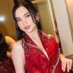 Cekricek.id, Berita Seleb dan Berita Artis – Lyodra membeberkan rahasia pribadinya saat melakukan sebuah challenge pernah nggak pernah. Di antara sederet pertanyaan banyak yang membuat penggemarnya semakin tertarik pada kepribadiannya yang dianggap sopan dan ramah.