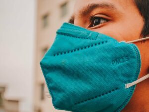 Cekricek.id , Kesehatan – Studi terbaru menunjukkan bahwa orang-orang yang cenderung tidak memakai masker dalam upaya mencegah Covid-19 adalah mereka yang menganggap dirinya memiliki penampilan menarik.