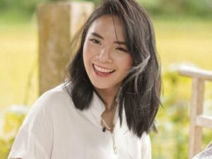 Cekricek.id, Berita Seleb dan Berita Artis – Food vlogger Magdalena dikecam keras oleh warganet setelah pernyataannya dalam sebuah video podcast mencuat. Berawal dari cerita keluh kesahnya selama menjalani profesi tersebut, hingga bagaimana anggapan pihak restoran terhadapnya. Pada akhirnya komentar buruk malah tertuju kepadanya.