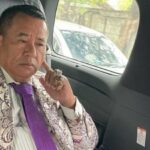 Cekricek.id, Berita Seleb dan Berita Artis – Hotman Paris bernostalgia lewat sebuah foto yang dibagikannya di akun media sosial miliknya. Pengacara yang dikenal dengan gaya flamboyannya itu rupanya dulu pernah menyimpan pistol dan membawanya saat bertugas. Namun, karena suatu alasan, saat ini dia memilih tobat dan tak pernah memiliki senjata itu lagi.