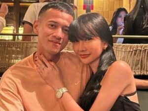 Cekricek.id, Berita Seleb dan Berita Artis – Lucinta Luna percaya diri memamerkan kebersamaannya dengan aktor tampan, Herjunot Ali. Apalagi, pria yang dikenal dengan perannya sebagai Zainuddin di film Tenggelamnya Kapal Van der Wijck ini juga terlihat anteng saat dipeluk oleh sang transgender.