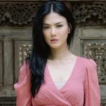 Cekricek.id, Berita Seleb dan Berita Artis – Nita Gunawan memberikan jawaban tegas saat ditanya soal hubungan asmara beda agama. Berbeda dengan kebanyakan artis yang akhir-akhir ini ramai memiliki pasangan kekasih berbeda keyakinan, selebgram berparas Cindo yang satu ini ternyata menolak tegas hal tersebut.