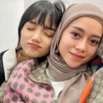 Cekricek.id, Berita Seleb dan Berita Artis – Fuji dan Lesti Kejora baru-baru ini memamerkan momen kompak berdua lewat beberapa foto pada unggahan terbaru di media sosialnya. Mereka tampak begitu akrab, terbukti dari pose adik ipar mendiang Vanessa Angel tersebut erat memeluk istri Rizky Billar itu.
