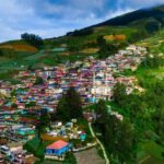 Cekricek.id, Objek Wisata – Pendaki gunung mungkin sudah tahu tentang desa cantik yang berada di kaki Gunung Sumbing. Hamparan rumah-rumah warga yang terlihat bertingkat memenuhi lereng dengan warna-warni cat dinding yang beragam sukses membuat tempat tersebut sebagai salah satu destinasi wisata.