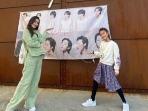 Cekricek.id, Berita Seleb dan Berita Artis – Ayu Ting Ting kembali memboyong keluarga jalan-jalan ke luar negeri. Kali ini, dalam momen libur lebaran, penyanyi dangdut berparas cantik itu berangkat ke negara Korea Selatan. Alasannya memilih negeri ginseng tersebut sebagai destinasi tujuan juga cukup sederhana.
