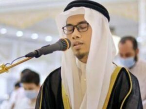Cekricek.id, Berita Viral – Pemuda asal Banten yang bernama Asep Ismatullah ini ramai jadi perbicangan warganet karena menjadi imam masjid di Dubai. Lewat potongan video yang bereda di media sosial, dia diperlihatkan sedang menjadi imam salat di salah satu masjid besar Al-Akhyar yang ada di Dubai.