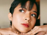 Cekricek.id, Berita Seleb dan Berita Artis – Putri Marino dibilang mirip Angga Yunanda setelah mengunggah penampilan barunya. Istri Chicco Jerikho tersebut baru saja memangkas rambutnya pendek seperti cowok. Hal itulah yang membuat dirinya sekilas mirip laki-laki tampan seperti perawakan aktor muda tersebut.