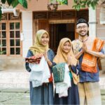 Cekricek.id, Portal Islam – Lebaran Idul Fitri tahun ini adalah yang sangat dinanti-nantikan oleh umat muslim, terkhusus warga Indonesia. Hal itu lantaran sudah dibebaskannya melakukan perjalanan mudik oleh pemerintah. Namun, dalam merayakannya juga tak boleh berlebihan seperti yang dilakukan oleh Nabi Muhammad saw dahulu kala.