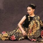 Cekricek.id, Berita Seleb dan Berita Artis – Prilly Latuconsina tampil menawan dengan balutan outfit motif batik paduan warna hitam, kuning dan sedikit merah. Rambut dan wajahnya yang dirias sedemikia rupa menambah pancaran kecantikannya lewat beberapa buah foto hasil dari pemotretan yang dia bagikan belum lama ini.