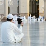 Cekricek.id, Berita Viral – Umur merupakan salah satu hal yang tak dapat diprediksi oleh manusia. Sama halnya yang terjadi pada pria pemabuk asal Maroko yang meninggal dunia saat menunaikan salat di sebuah masjid. Dalam keadaan mabuk, dia menghembuskan nafas terakhinya tepat pada sujud kedua.