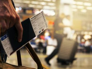 Cekricek.id, Berita Viral - Tiga wanita yang berasal dari Indonesia ini diketahui mendarat di bandara Malpensa Milan, Italia pada Kamis, 13 April lalu dan langsung menyorot perhatian. Pasalnya mereka dihadang petugas bea cukai dan militer karena membawa uang euro sejumlah ratusan ribu.