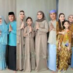 Cekricek.id, Berita Seleb dan Berita Artis – Ayu Ting Ting dan keluarga rutin membagikan outfit harian mereka selama merayakan Hari Raya Idul Fitri 1444 Hijriah. Penyanyi dangdut berparas cantik itu tampil kompak bersama keluarga besarnya dengan penampilan yang terus bergonta-ganti hingga hari ketiga lebaran kali ini.