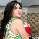 Cekricek.id, Berita Seleb dan Berita Artis – Dianna Dee Starlight, selebgram cantik yang merambah dunia tarik suara ini sukses menarik banyak perhatian dari netizen lewat unggahan terbaru di media sosialnya. Dia membagikan foto saat dirinya tengah memasak makanan di dapur.