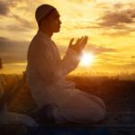 Cekricek.id, Portal Islam – Salat istisqa adalah salat yang dilakukan untuk memohon kepada Allah SWT untuk berkenan mendatangkan hujan di wilayah tersebut. Biasanya salat ini dilakukan karena umat muslim merasa sangat membutuhkan, misalnya ketika terjadi kemarau panjang yang mengakibatkan banyak dampak.