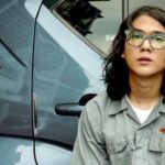Cekricek.id, Film – Iqbaal Ramadhan, aktor muda nan tampan yang sukses besar lewat perannya sebagai Dilan. Sebelum terkenal sebagai seorang pemeran, dia telah lebih dulu membesarkan namanya sebagai anggota dari boy group Coboy Junior ketika masih anak-anak, tepatnya pada tahun 2011 silam.