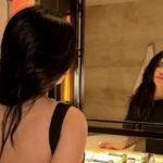 Cekricek.id, Berita Seleb dan Berita Artis – Rachel Vennya diejek oleh netizen setelah memamerkan bentuk punggunggnya lewat sebuah unggahan terbaru di media sosial. Dalam fotonya, selebgram cantik itu tampak mengenakan dress hitam dengan bagian belakang yang terbuka.