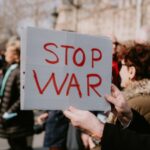 Cekricek.id – Buku The Art of War karya Sun Tzu tetap relevan sampao saat ini, karena pengarangnya mengakui konflik sebagai bagian universal dari kehidupan. Tidak Hanya berbicara tentang taktik pertempuran pada zamannya, dia juga berusaha untuk mengeksplorasi psikologi perang dan bagaimana kita dapat memanfaatkannya dengan bijak.