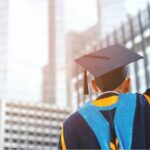 Cekricek.id – Finlandia, adalah salah satu negara maju yang memiliki sistem pendidikan bagus. Demi mengutamakan pendidikan untuk warganya, di sana bahkan diadakan kuliah gratis untuk seluruh mahasiswa. Tentu hal ini merupakan hal menakjubkan, mengingat di Indonesia sendiri banyak anak muda yang tak melanjutkan jenjang sekolah karena biaya.