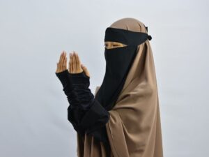Cekricek.id, Portal Islam - Ada sebuah kisah unik dan penuh teladan dari seorang wanita mantan pelacur. 7 orang anaknya jadi nabi