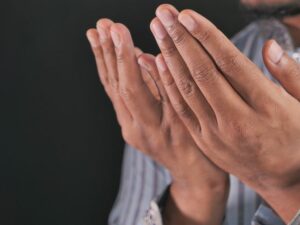 Cekricek.id, Portal Islam - Pada bulan Ramadhan ada rahasia khusus untuk mendekatkan diri kepada Allah, dan cara mendapatkan ampunan Allah