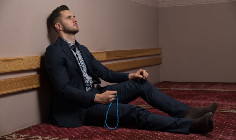 Cekricek.id, Portal Islam -  Banyak pertanyaan dari netizen berkaitan dengan waktu menambahkan doa dalam salat, bolehkah demikian?