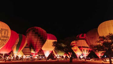 Cekricek.id, objek wisata - Arab Saudi Tawarkan Atraksi Wisata Menakjubkan di Al Ula, Ada Balon Udara dan Helikopter