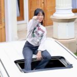 Cekricek.id, Berita Artis dan Berita Seleb - Selebgram populer Fuji memiliki rezeki yang tak habis-habis. Mendapatkan hadiah THR mobil mewah