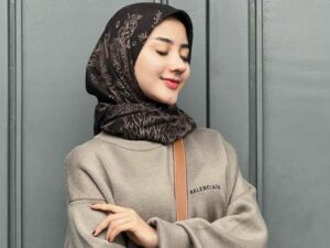 Cekricek.id, Berita Artis dan Berita Seleb - Belum lama ini penyanyi cantik Ghea Youbi mengunggah potretnya dengan tampilan lebih tertutup