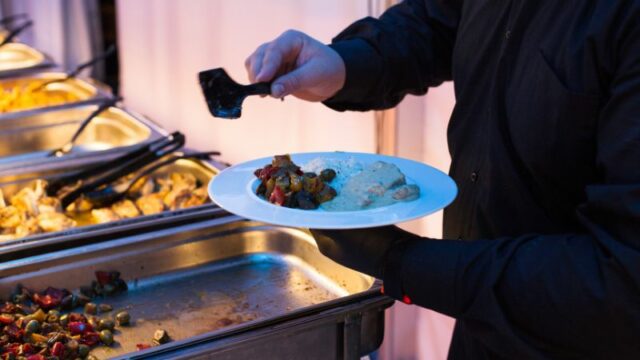 Cekricek.id, Kuliner - Proses pembuatan makanan yang tidak higienis terkadang justru membuat nafsu makan menghilang, karena mengerikan