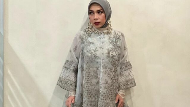 Cekricek.id, Berita Artis dan Berita Seleb - Demi hidup sehat dan tampil cantik, banyak upaya dan pengorbanan yang dilakukan Melly Goeslaw.