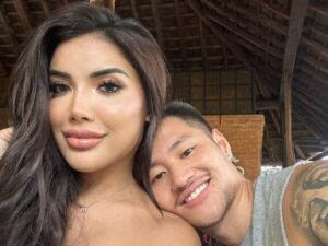 Cekricek.id, Berita Artis dan Berita Seleb - Baru beberapa hari lalu dilamar kekasih, kini Millen Cyrus pamer kemesraan saat liburan.