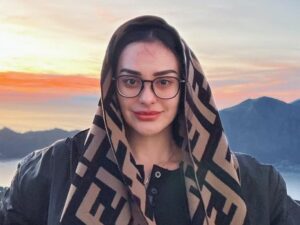 Cekricek.id, Berita Artis dan Berita Seleb - Menggunakan outfit simple saat naik gunung, penampilan Nora Alexandra dipuji oleh netizen.