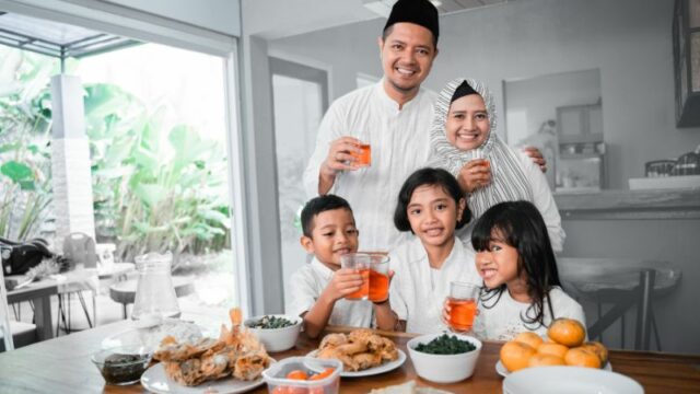 Cekricek.id, Portal Islam - Sebenarnya bagi orang yang udzur puasa ada sejumlah amalan utama yang bisa dilakukan. Wanita wajib catat!