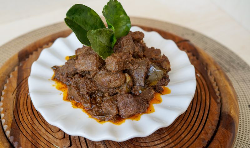 Cekricek.id, Kuliner - Sejumlah orang mungkin bertanya-tanya mengapa rendang bisa bertahan lama. Mengingat makanan ini mendunia