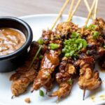 Cekricek.id, Kuliner - Nyatanya Indonesia memiliki banyak jenis sate yang ada di nusantara. Tentunya selain dari sate padang dan sate madura