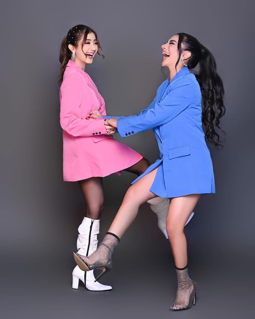 Cekricek.id, Berita Artis dan Berita Seleb - DJ cantik Siva Aprilia ngajak netizen untuk ngabuburit bareng. Tapi mereka justru takut nanti malah batal 