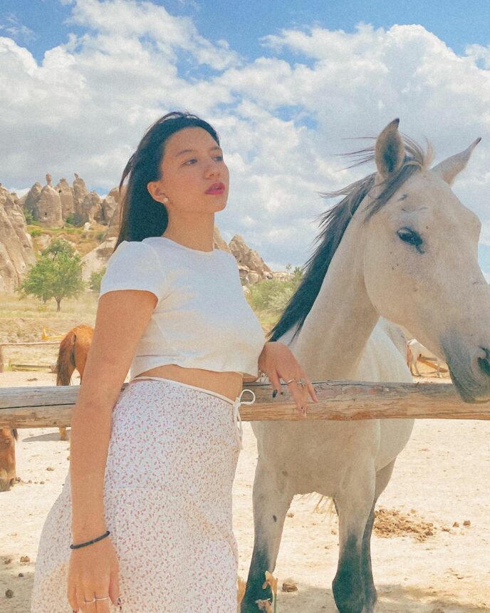 Cekricek.id, Berita Artis dan Berita Seleb - Artis cantik Cassandra Lee beri pemandangan yang begitu indah. Layaknya dunia peri sesungguhnya