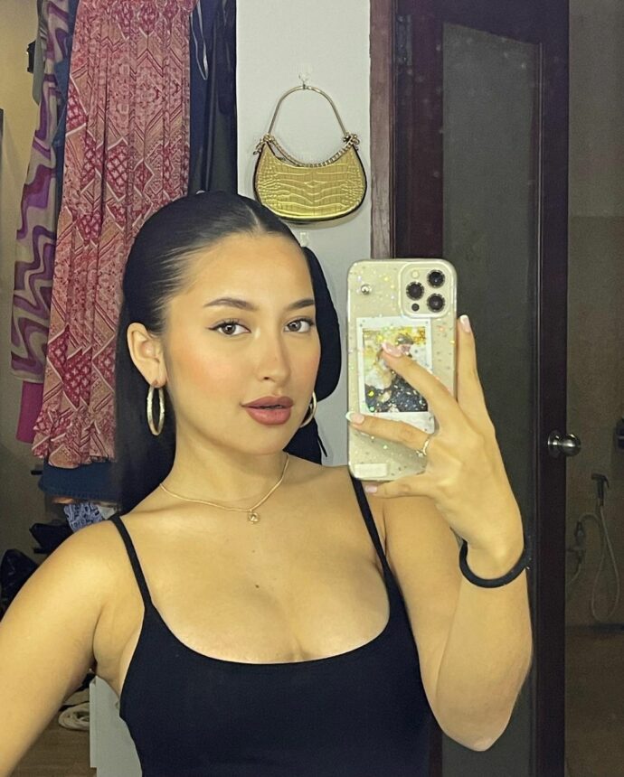 Cekricek.id, Berita Artis dan Berita Seleb - Hari Raya Idul Fitri baru saja usai Beberapa hari lalu, tapi penampilan Jennifer Coppen jadi semakin hot