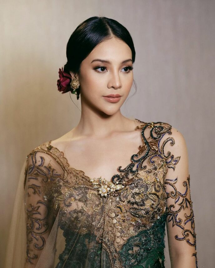 Cekricek.id, Berita Artis dan Berita Seleb - Lagi-lagi pujian karena kecantikan wajahnya kembali didapatkan oleh Anya Geraldine berkebaya hijau