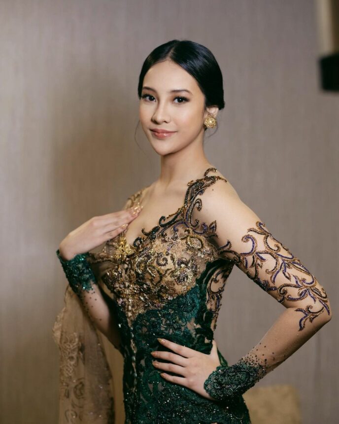 Cekricek.id, Berita Artis dan Berita Seleb - Lagi-lagi pujian karena kecantikan wajahnya kembali didapatkan oleh Anya Geraldine berkebaya hijau