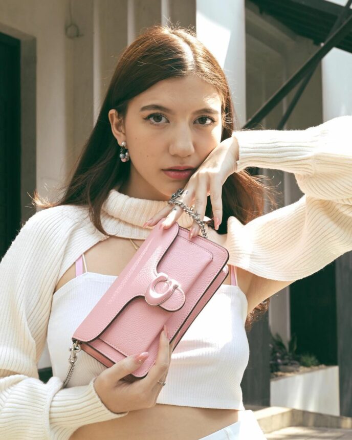 Cekricek.id, Berita Artis dan Berita Seleb - Rasanya tak ada yang pernah menilai jika penampilan Cassandra Lee kurang cantik. 