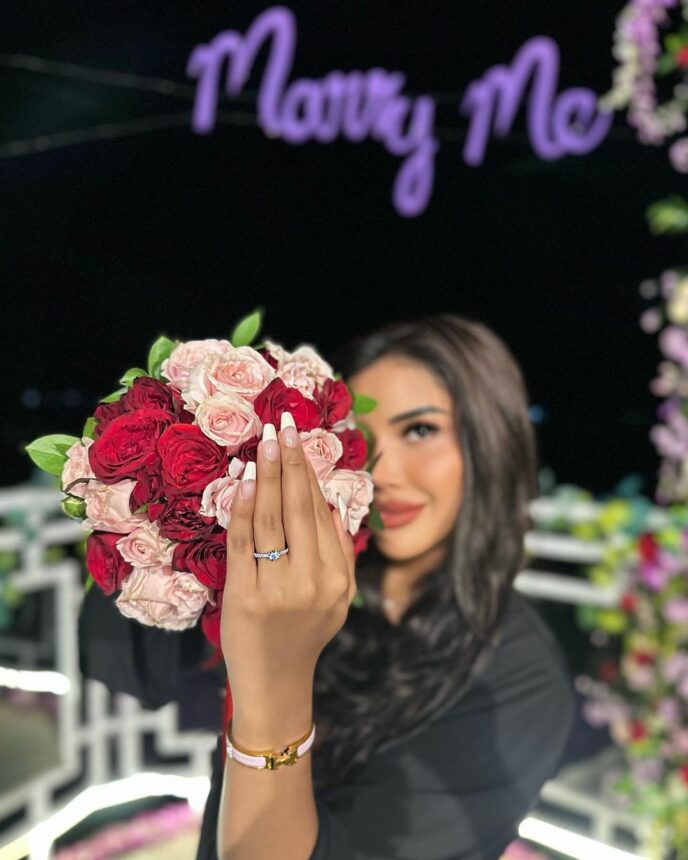 Cekricek.id, Berita Artis dan Berita Seleb - Belum lama ini transgender cantik Millen Cyrus membagikan momen bahagia saat dilamar kekasih .