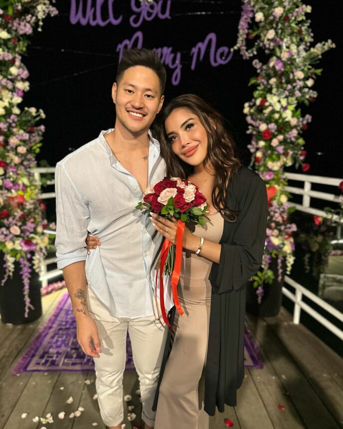 Cekricek.id, Berita Artis dan Berita Seleb - Belum lama ini transgender cantik Millen Cyrus membagikan momen bahagia saat dilamar kekasih .