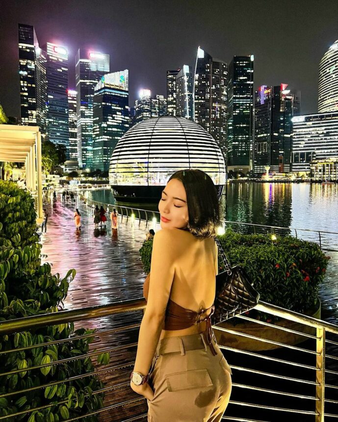 Cekricek.id, Berita Artis dan Berita Seleb - Usai lebaran, Wika Salim seolah kembali pada setelan pabrik yang mana sering pamer keseksian. 