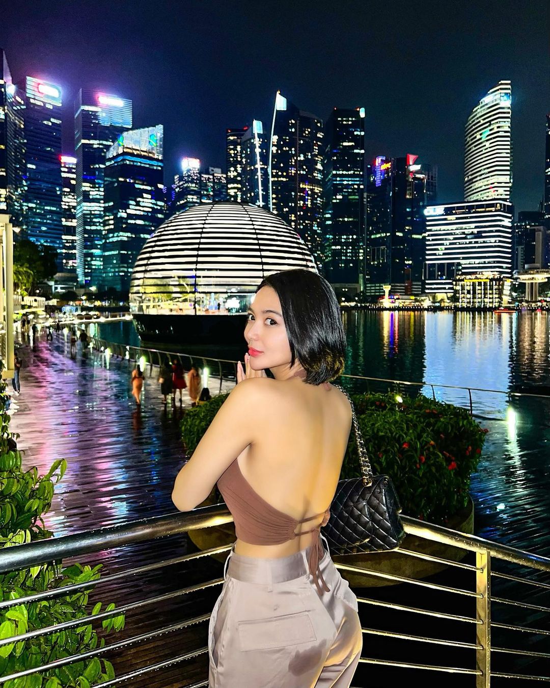 Cekricek.id, Berita Artis dan Berita Seleb - Usai lebaran, Wika Salim seolah kembali pada setelan pabrik yang mana sering pamer keseksian. 